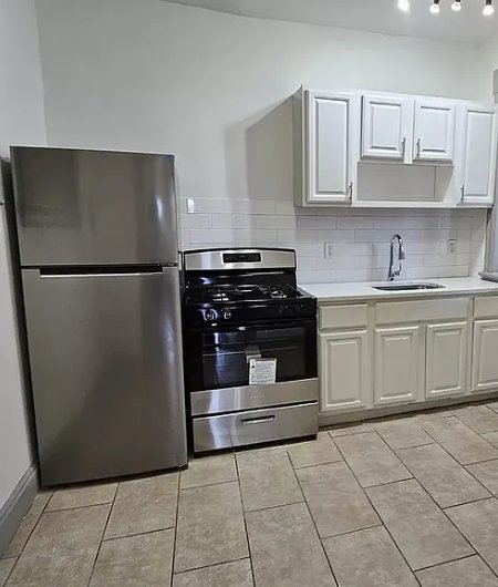 East Orange Apartment: 66 N Grove St