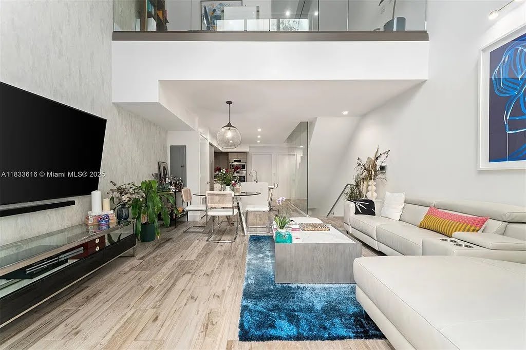 Miami House: 455 NE 39th St
