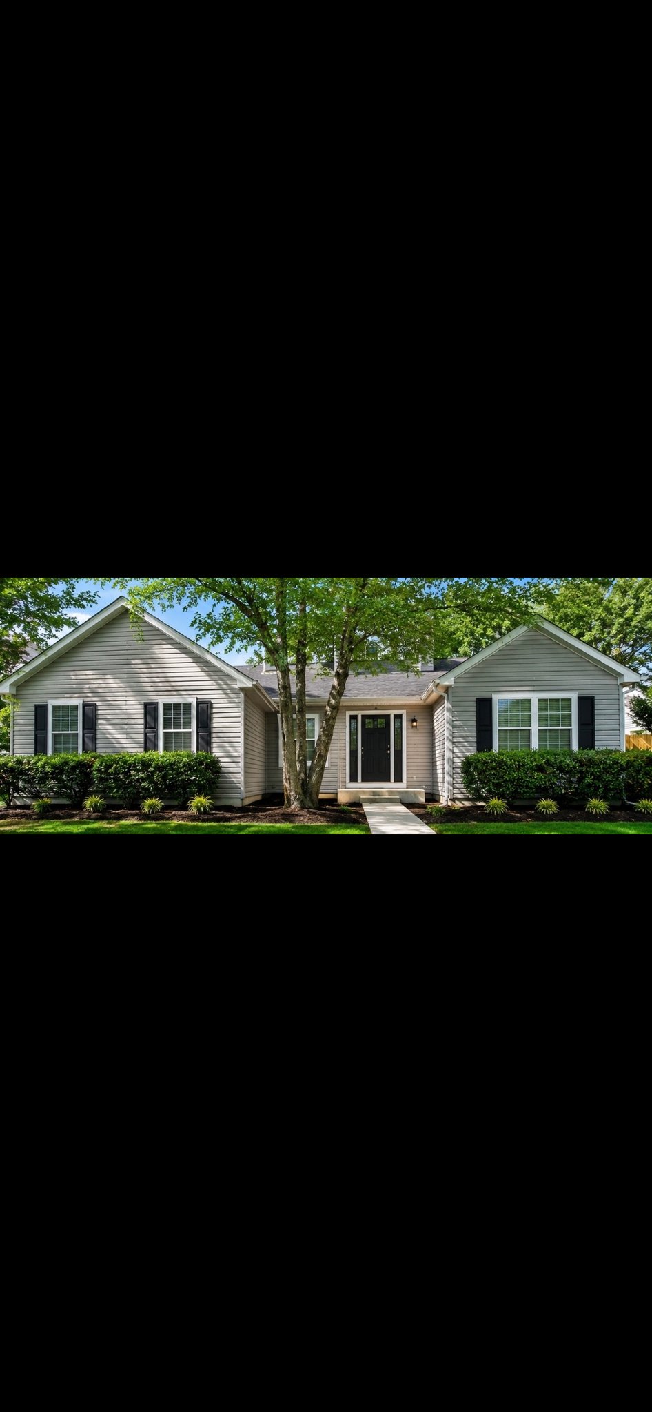 Bolingbrook House: 488 Pheasant Chase Dr