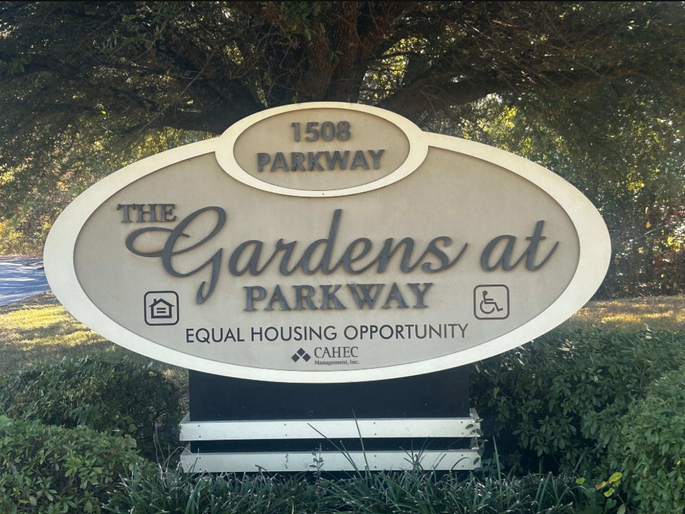 Greenwood Apartment: 1508 Parkway