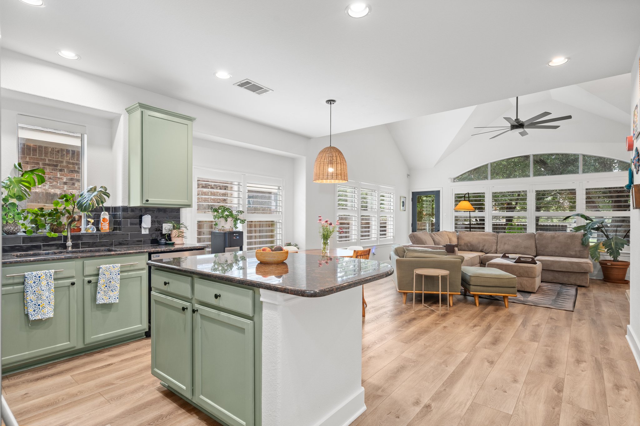 Manor House: 13917 Fallsprings Way