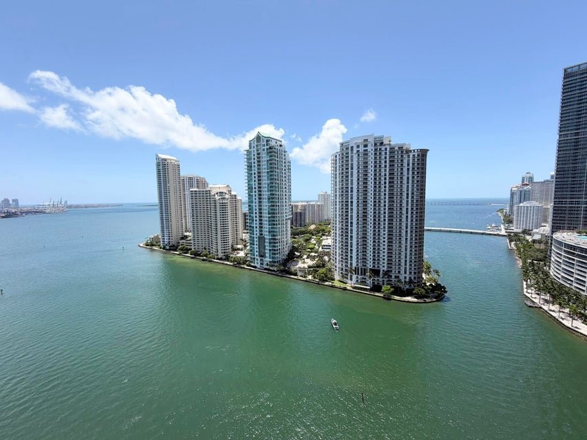 Miami Condo: 300 S BISCAYNE Boulevard