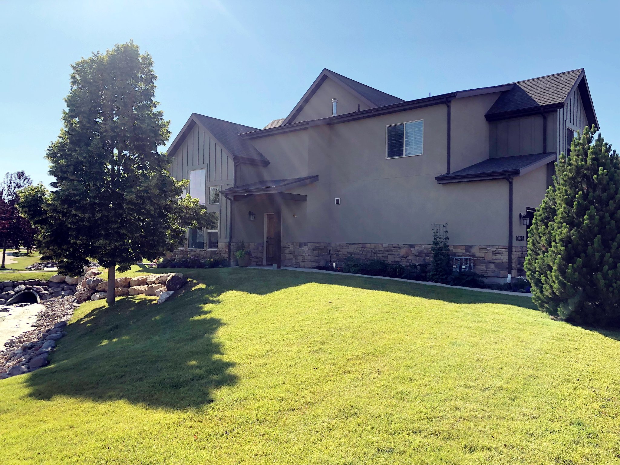 South Jordan Townhome: 10218 S Mystic Falls Way