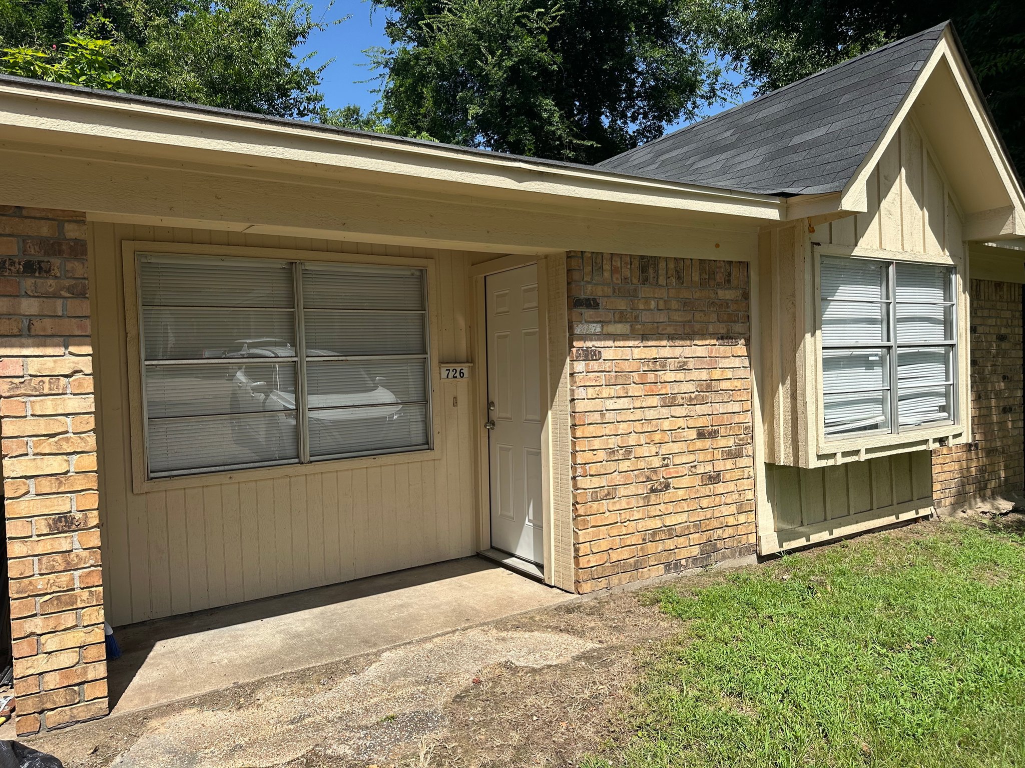 Gilmer Multiplex: 724/726 Allen