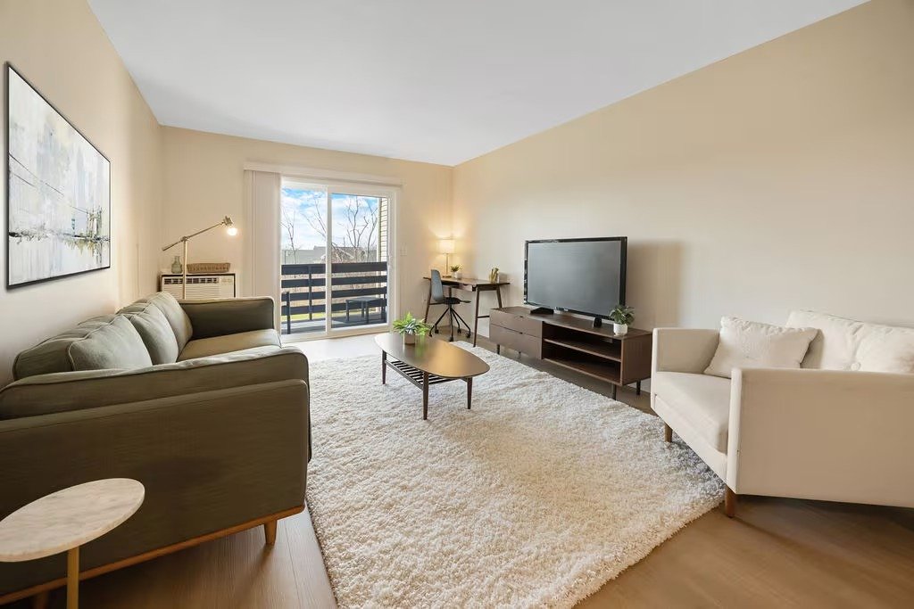liverpool Single Room: 4320 Arlington Cir