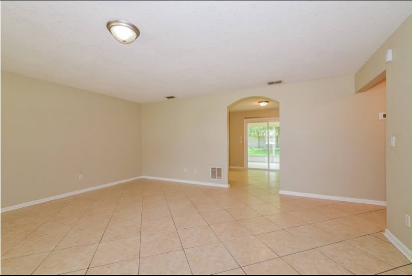 Deltona House: 884 Rayston St