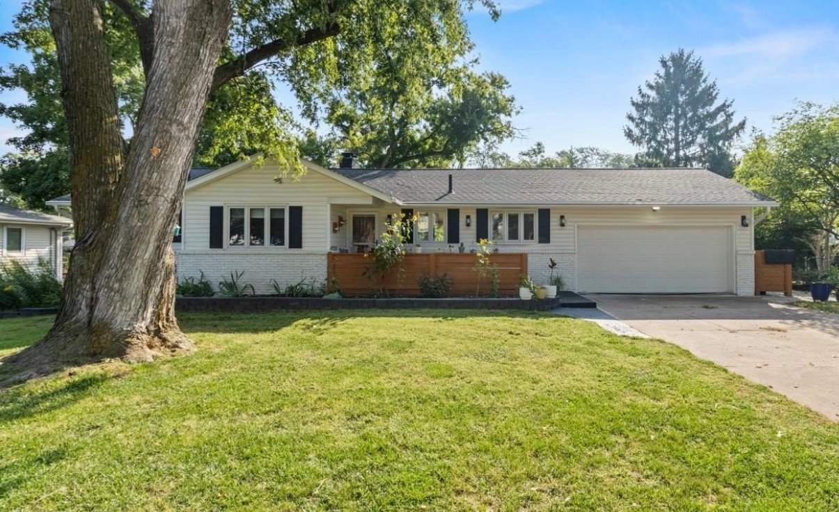 Omaha House: 3315 S 104th Ave