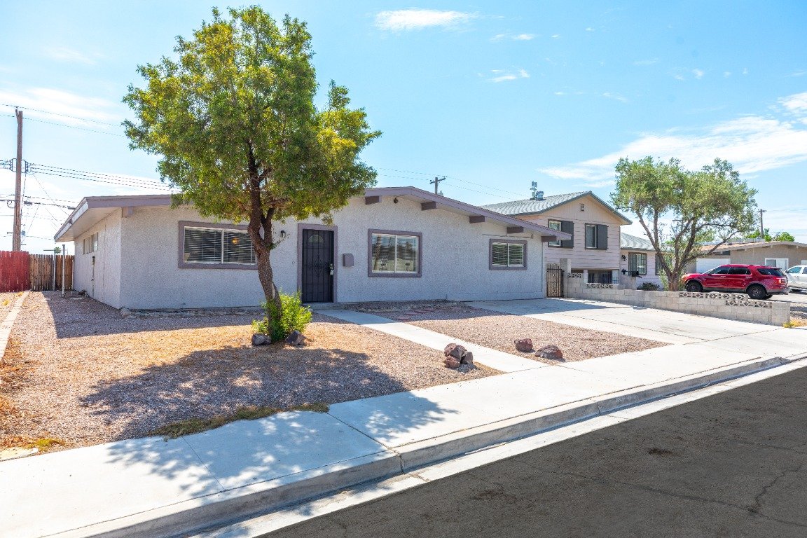 Las Vegas House: 221 Milinane Dr