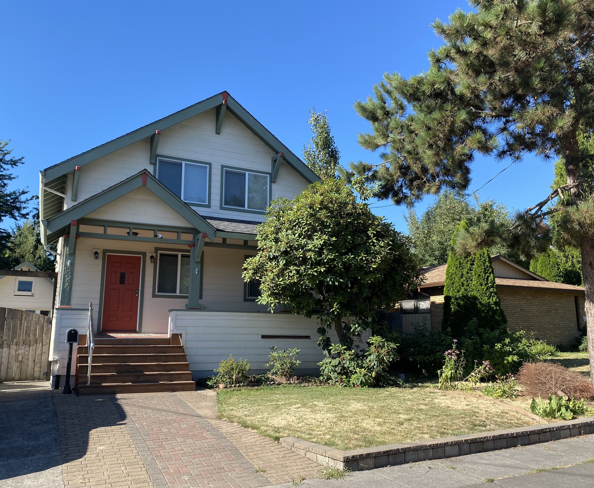 Portland House: 1824 SE Insley St