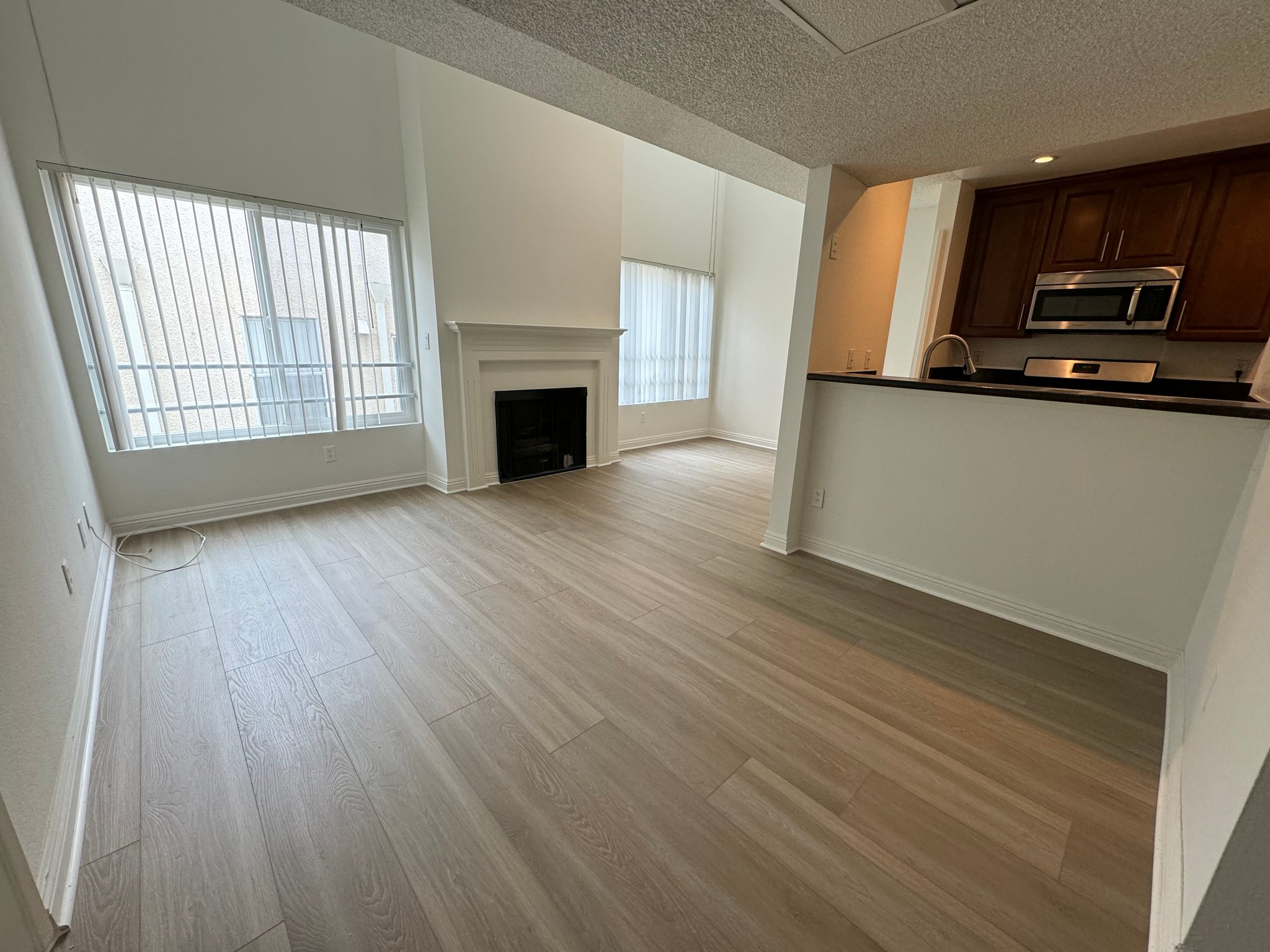 Los Angeles Apartment: 10911 Rochester Ave