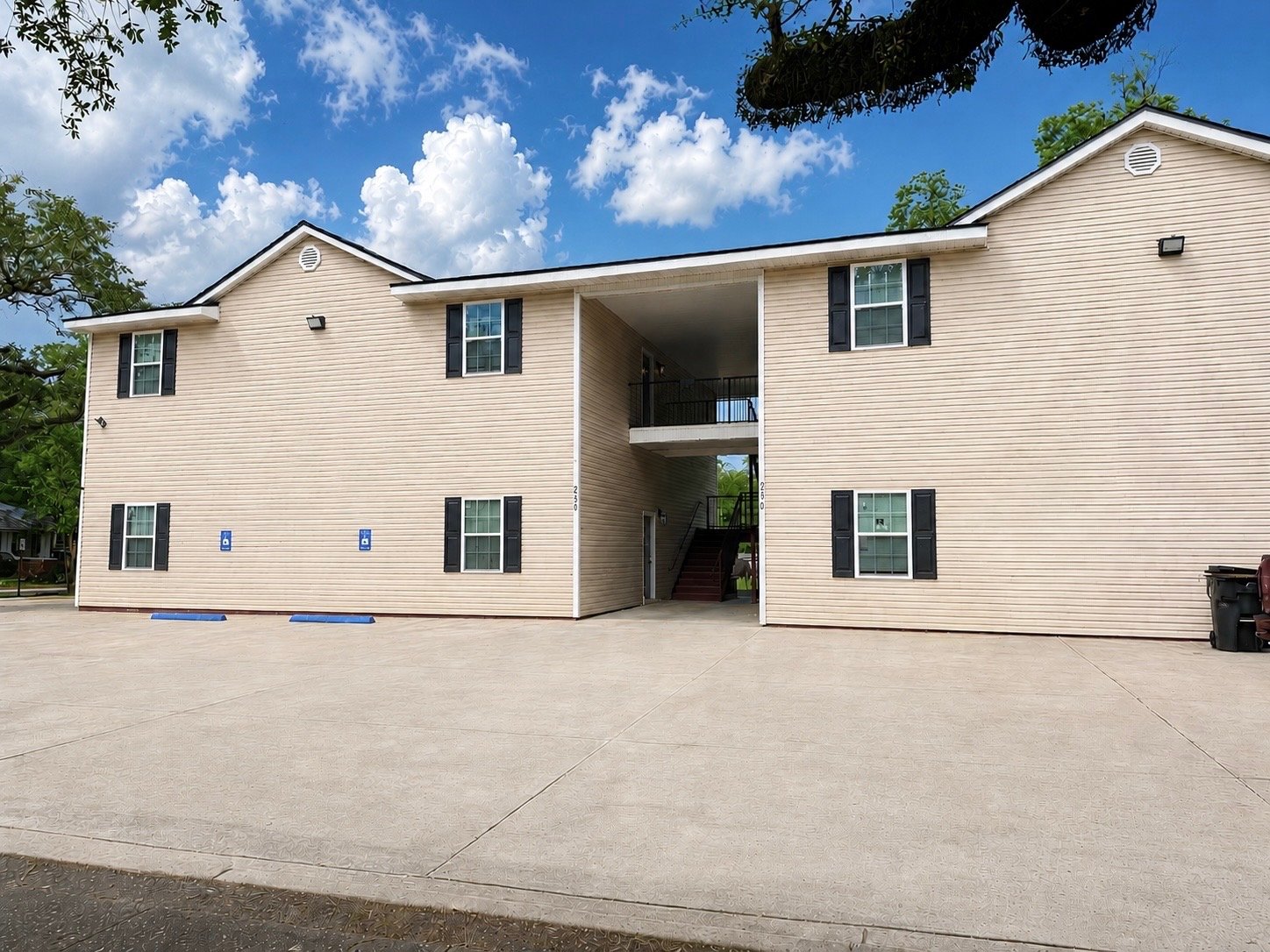 Albany Single Room: 230 N Broadway St