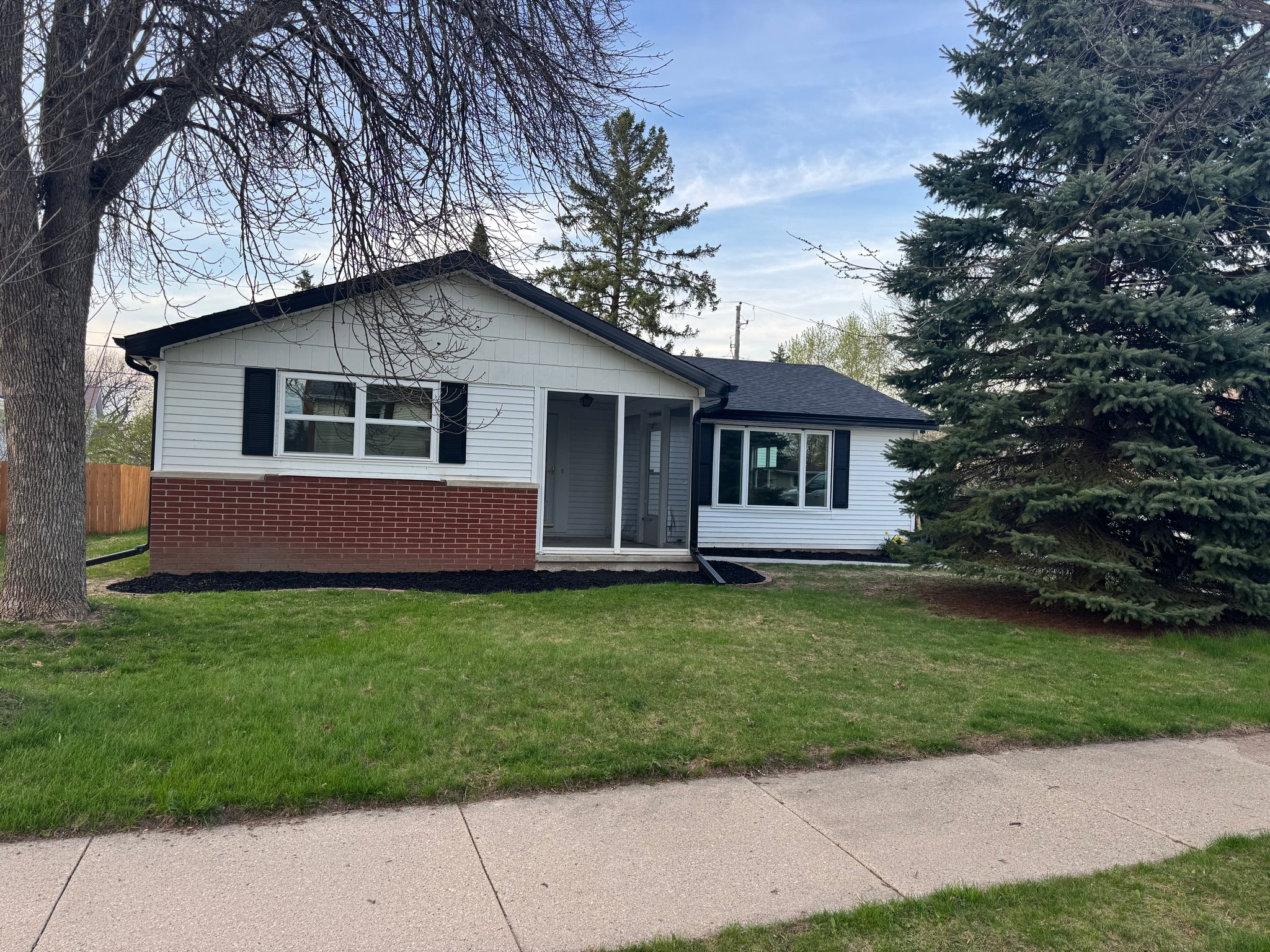 Appleton House: 102 Lynn Dr