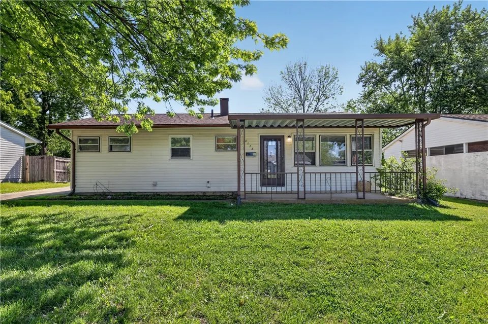 Dayton House: 4176 Mapleleaf Dr