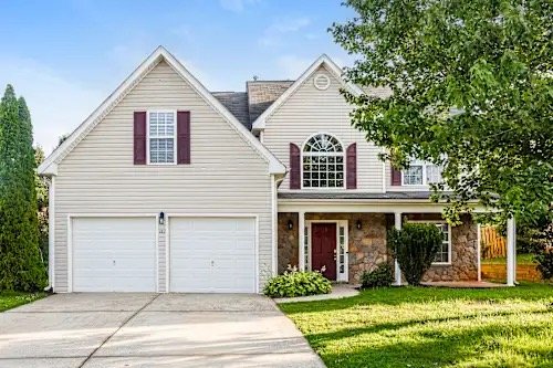 Mooresville House: 163 Madelia Pl