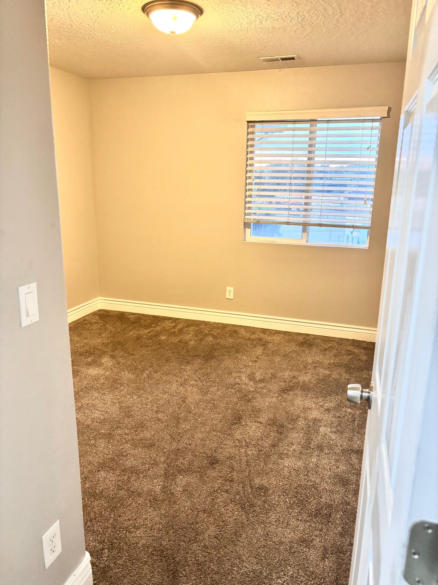 Sandy Single Room: 126 E Resaca Dr
