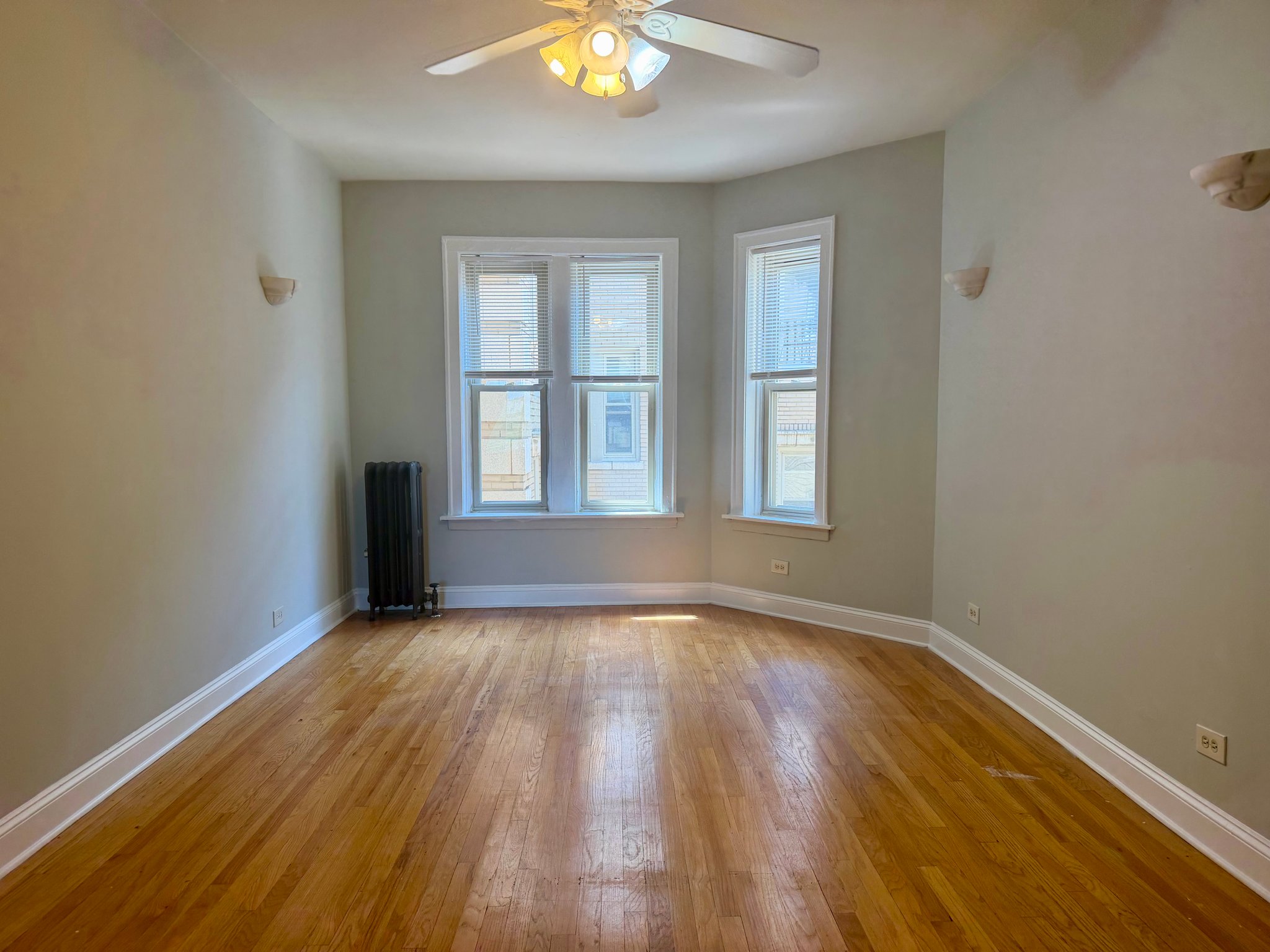 Chicago Apartment: 4231 North Paulina Street #E2 Chicago, IL 60613