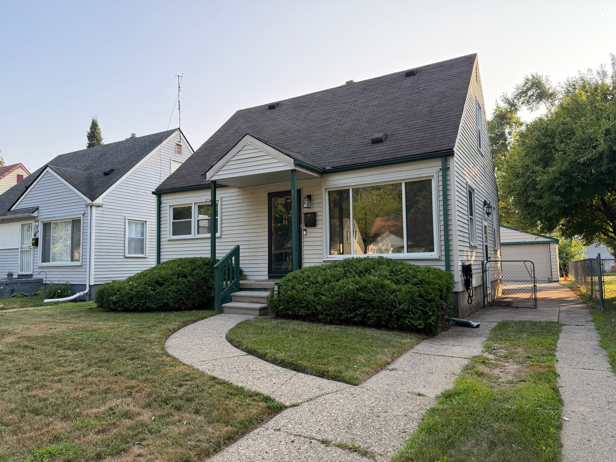 Redford House: 18845 Fox