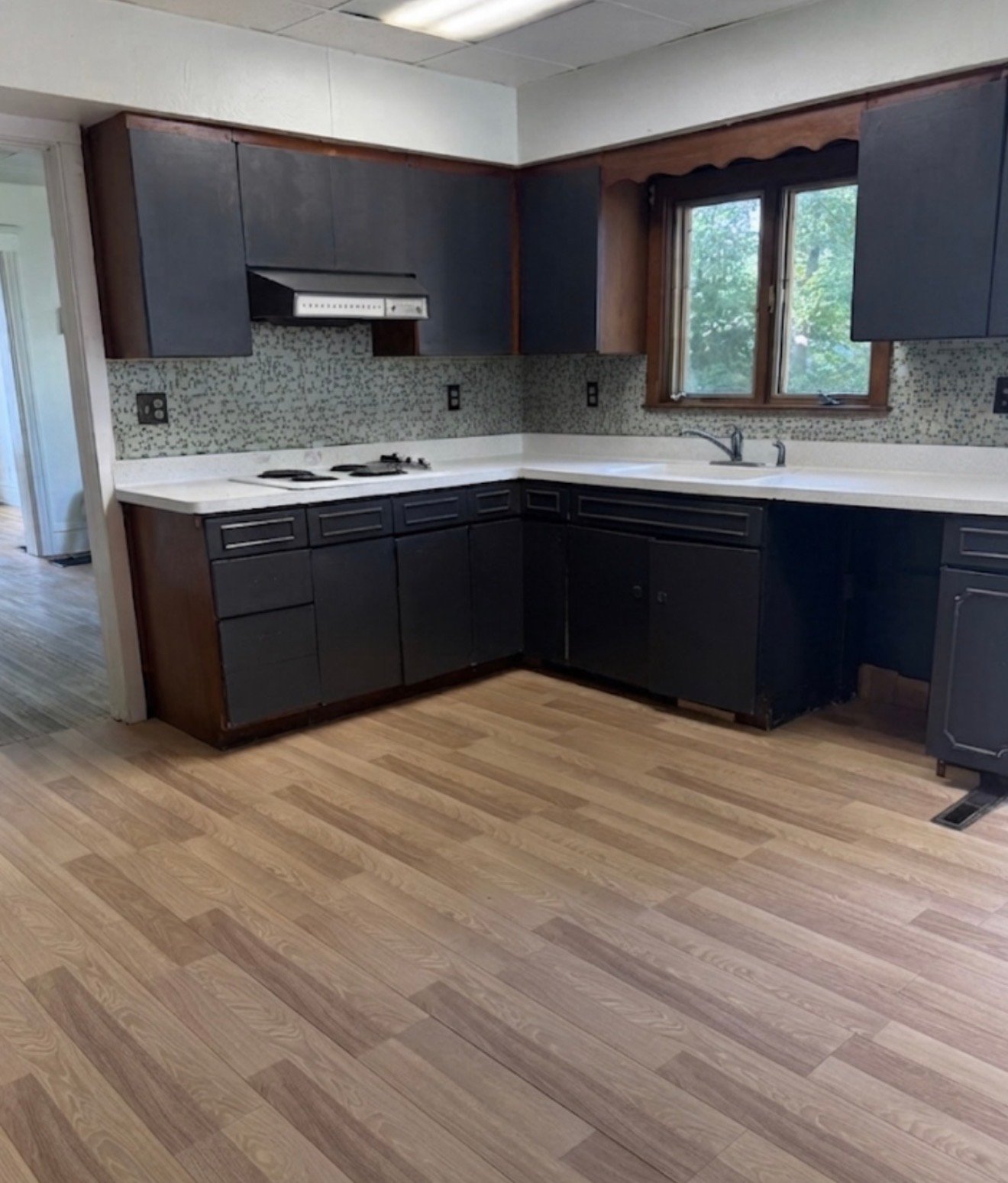 Freeport House: 915 W Douglas St