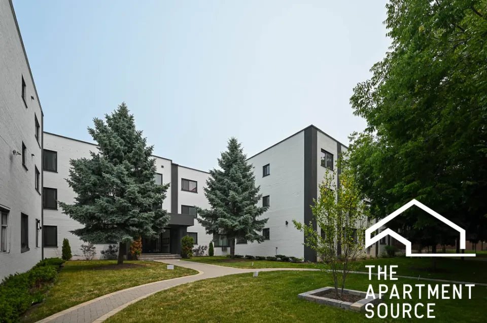 Chicago Apartment: 7621 North Sheridan Road #2G Chicago, IL 60626