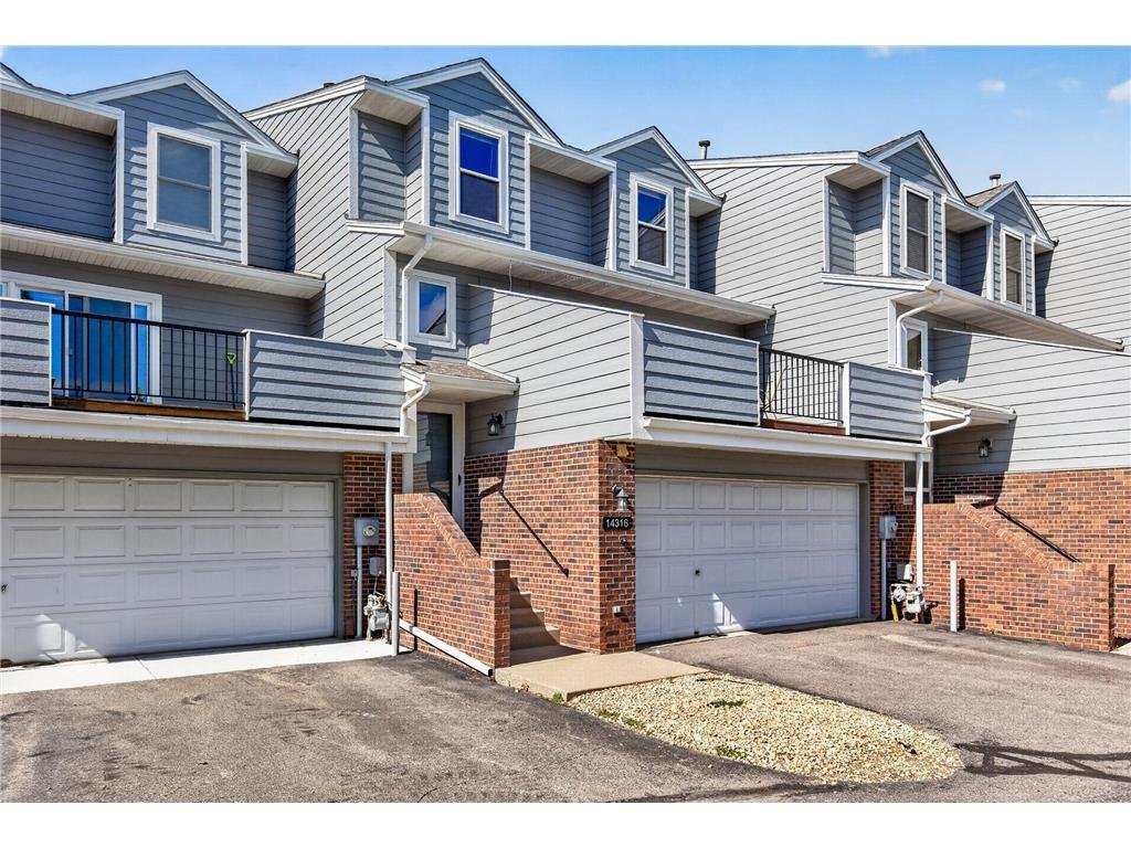 Apple Valley Townhome: 14316 Estates Avenue