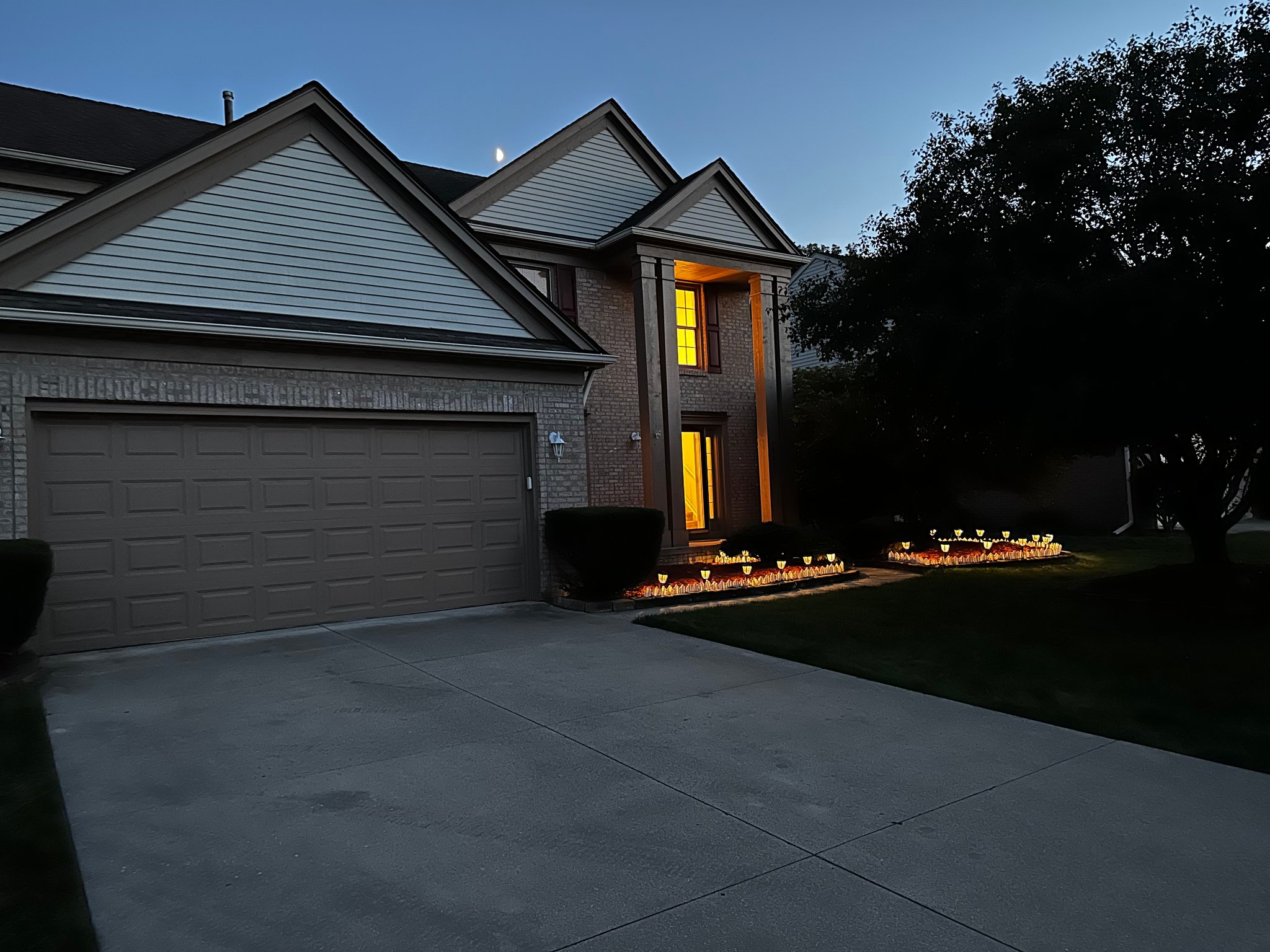 Canton House: 45071 Lothrop Ct