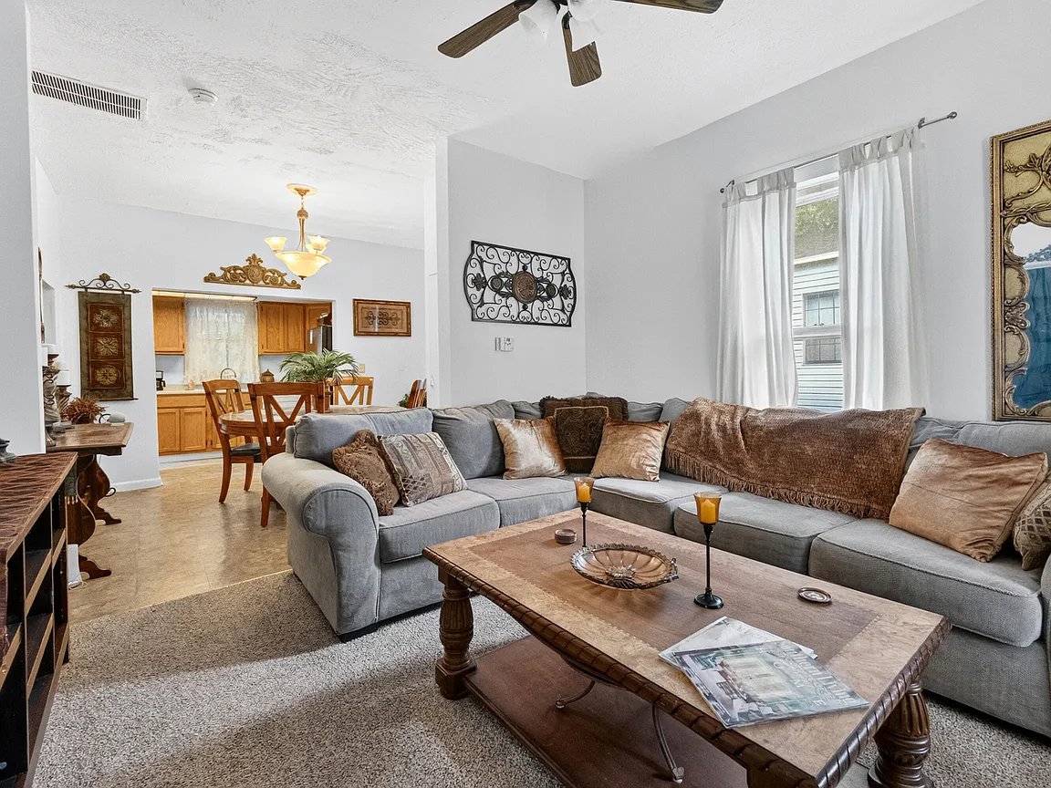 Springfield House: 2320 N Travis Avenue
