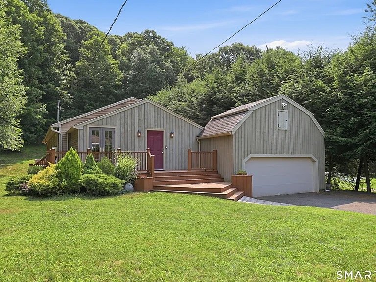 New Fairfield House: 10 Satterlee Rd