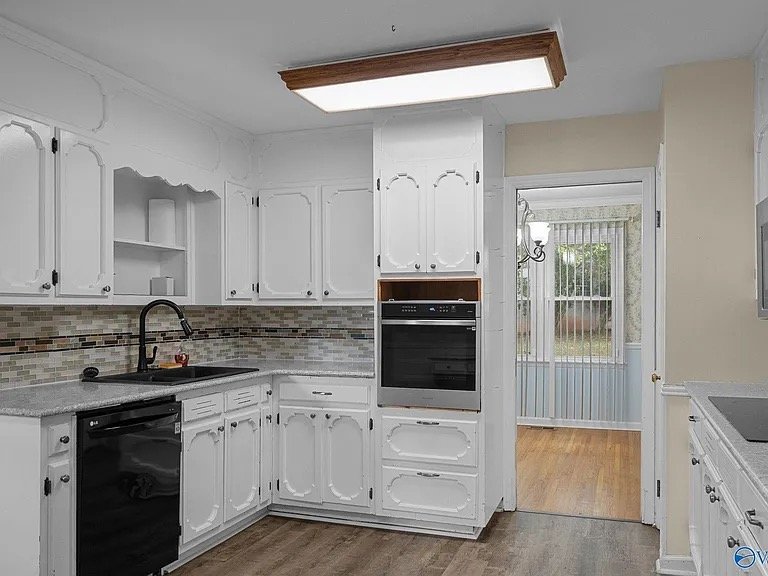 Huntsville House: 2102 Chadburn Dr SW