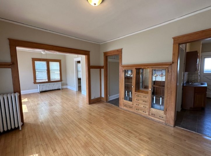 Milwaukee Apartment: 1704 E Locust St