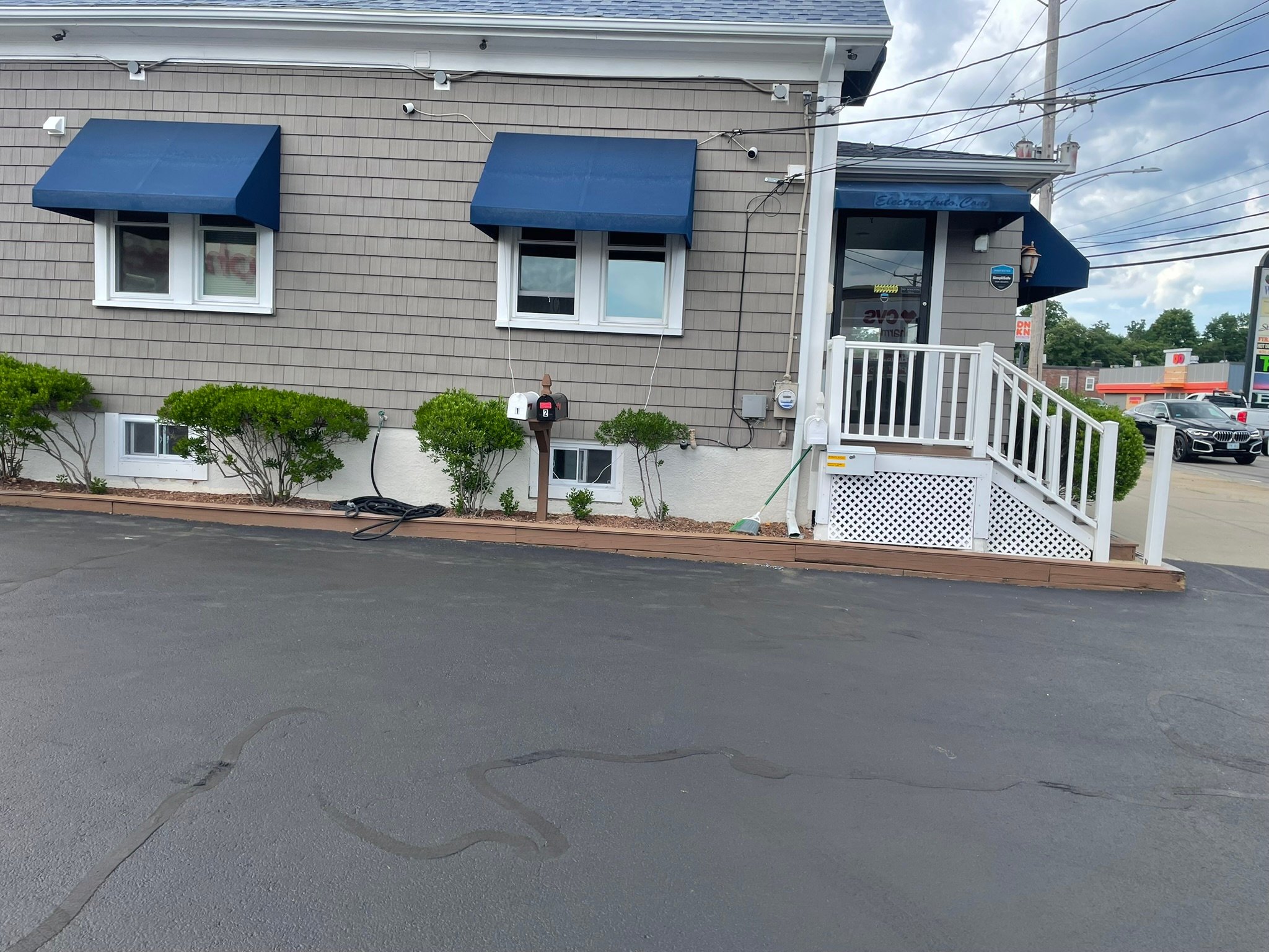 Johnston Apartment: 42 Putnam Pike