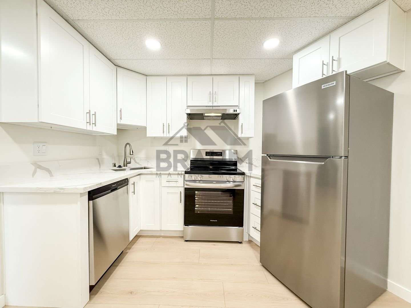 North Hollywood Apartment: 11459 Collins St