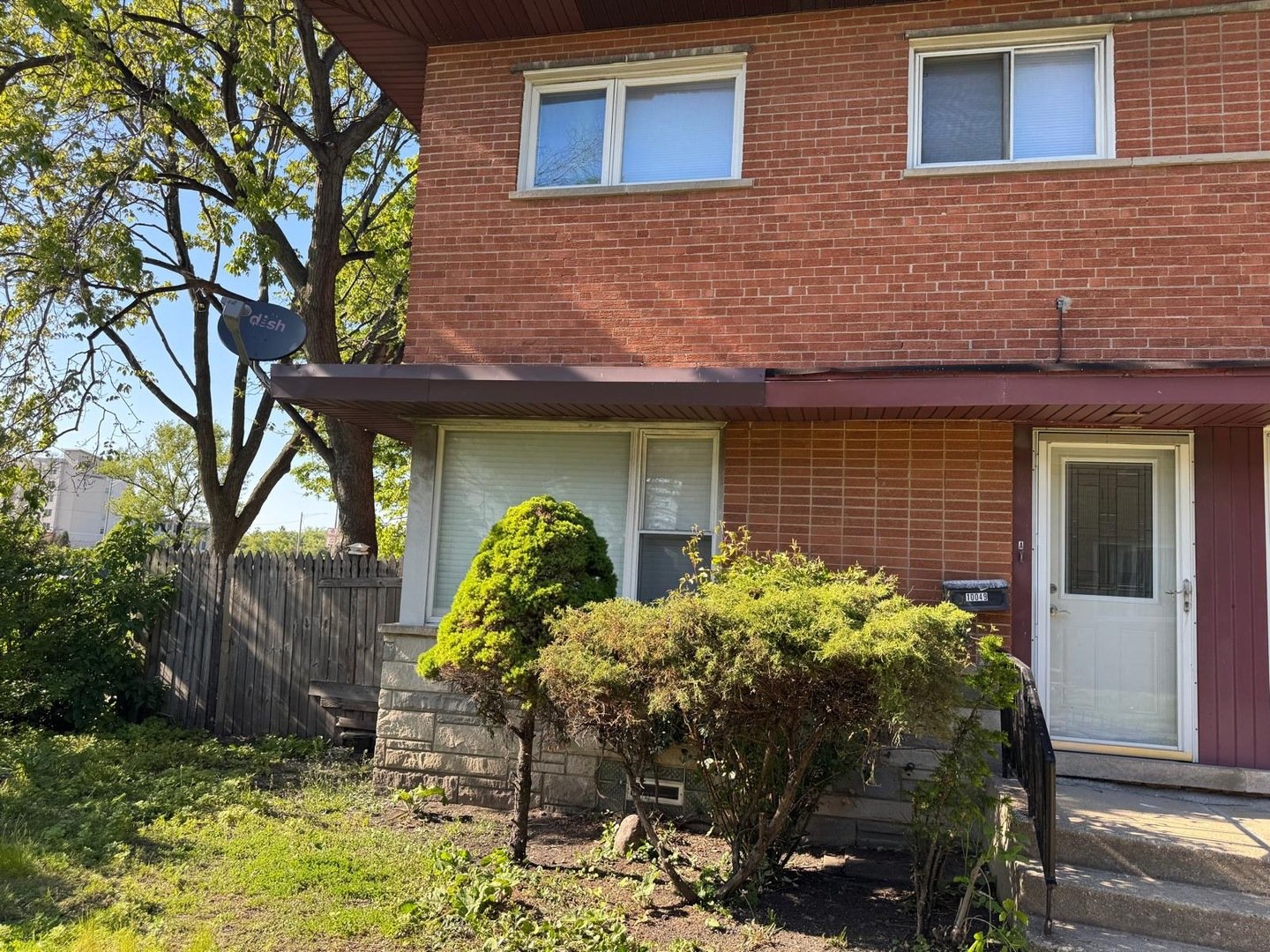 Skokie Townhome: 10049 Frontage Rd