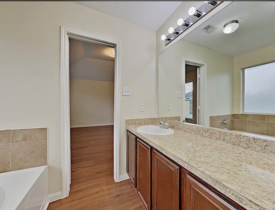 Fresno House: 4041 Hawthorn Glen Ct