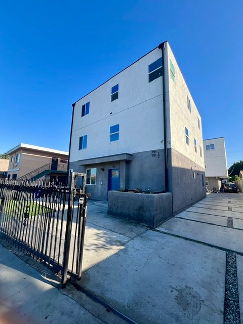 Los Angeles House: 789 E 41st. PL