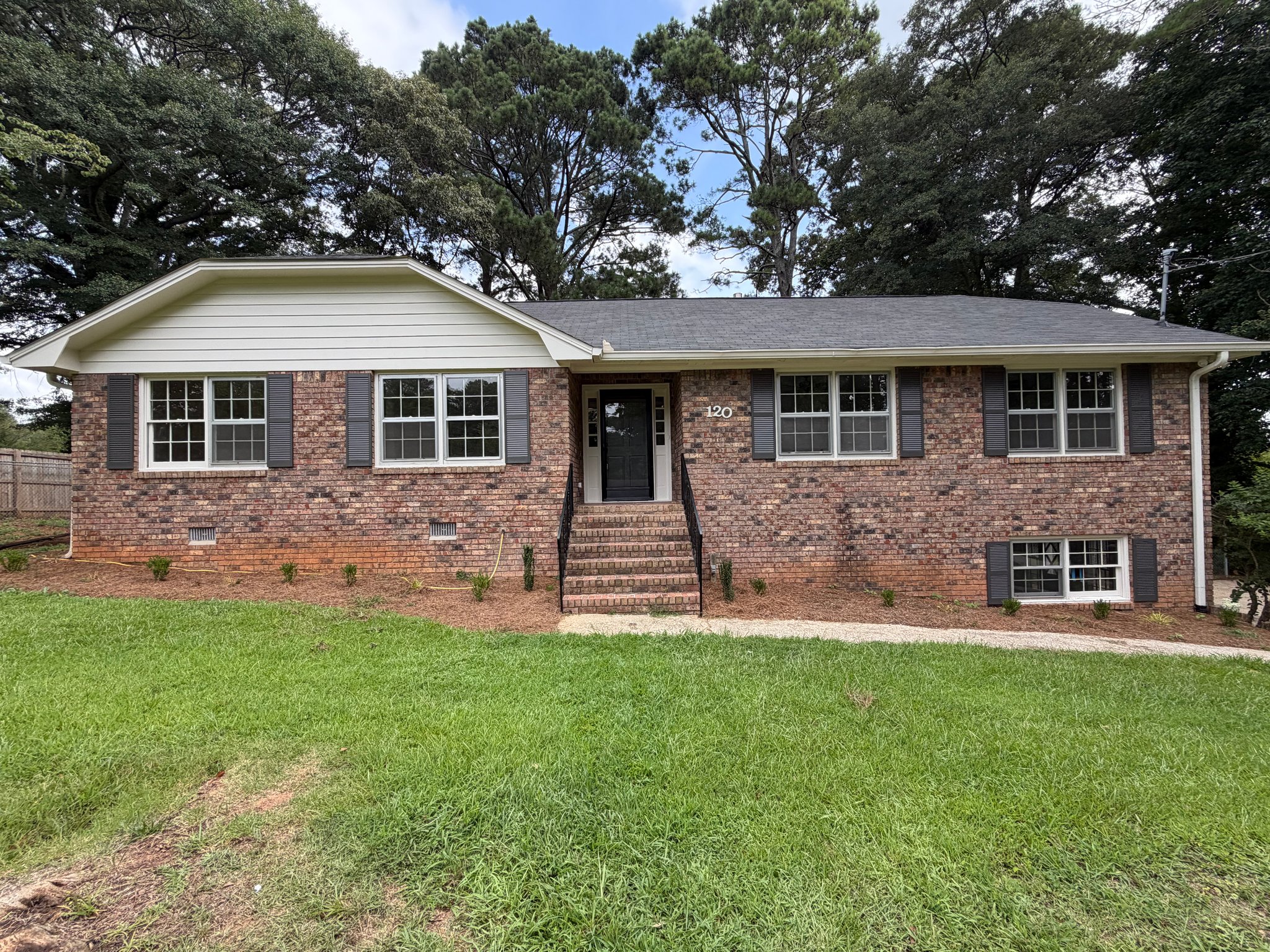 Carrollton House: 120 Kathy Ln