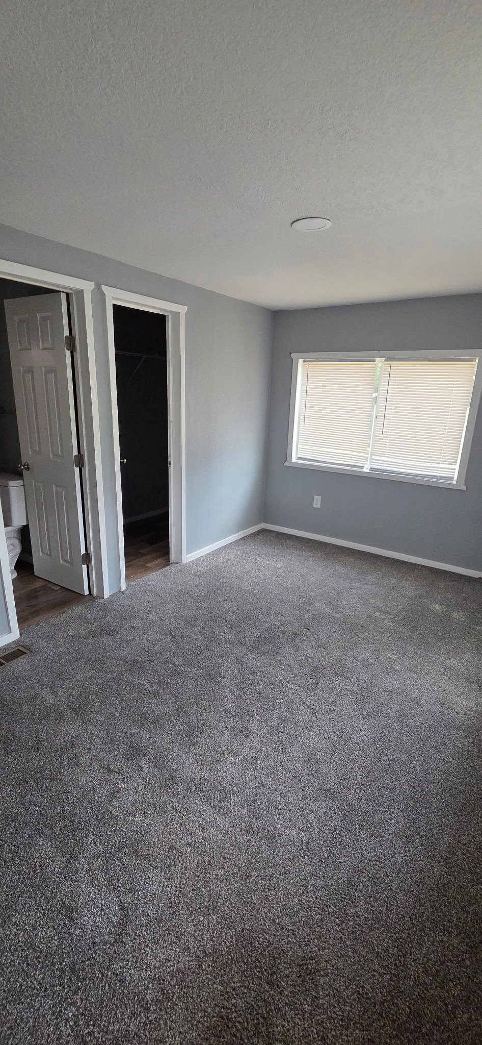 Ocala House: 901 NE 95th St