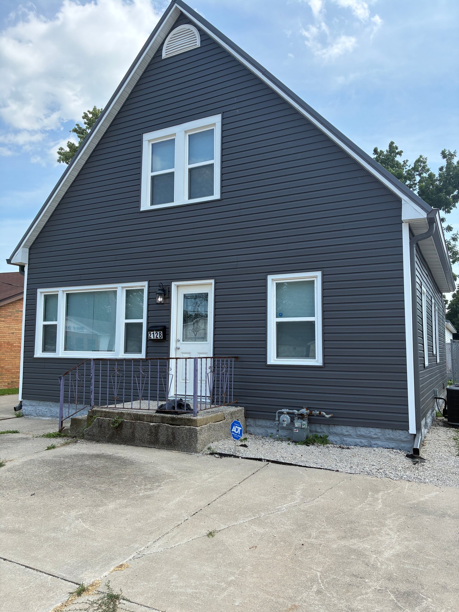 Grandview House: 2128 N. Grand Ave E.