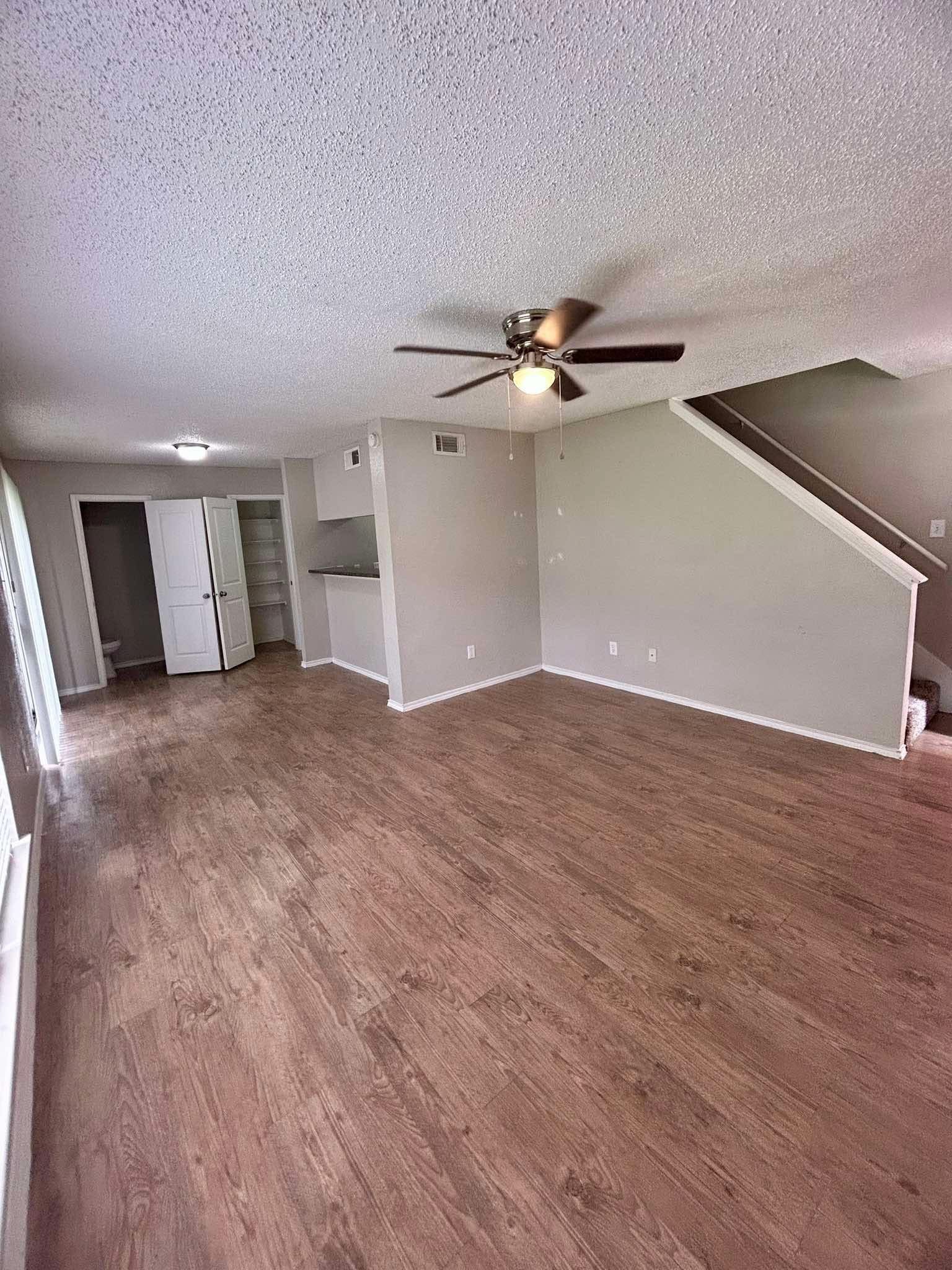 Tomball Townhome: 306 Belmont St