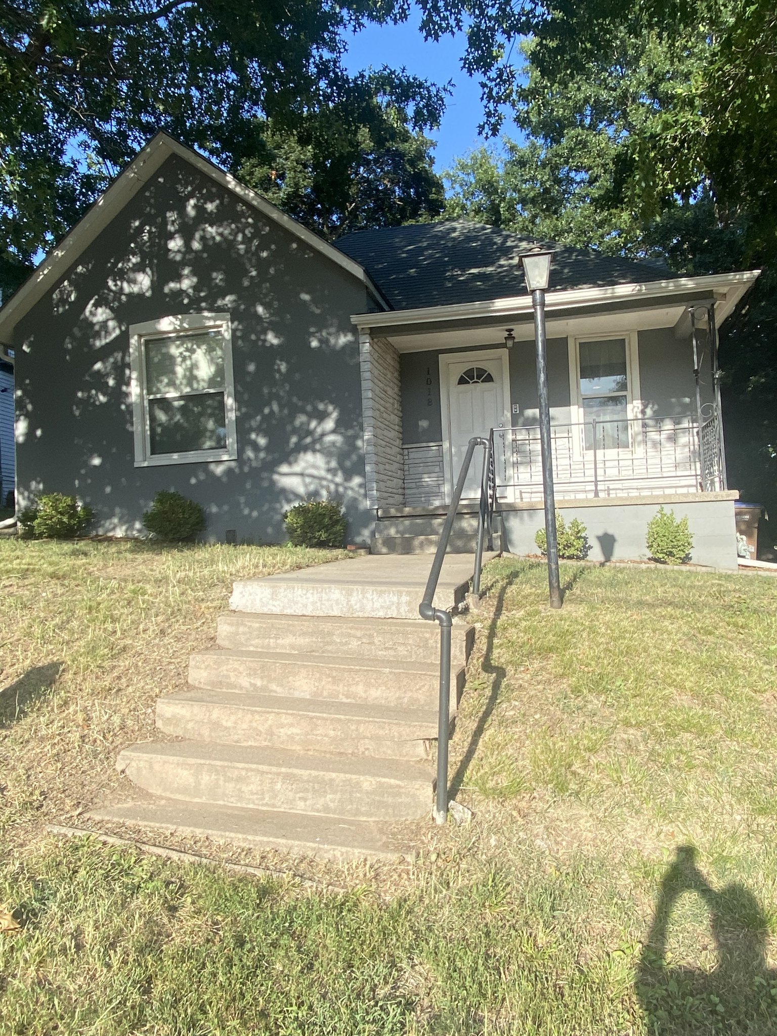 Atchison House: 1018 N 10th st