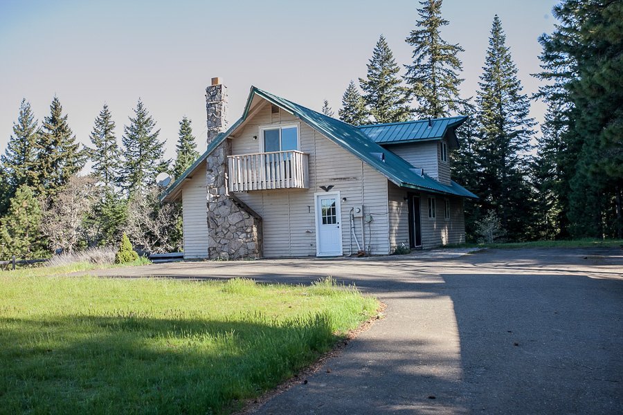 White Salmon House: 95 Rattle snake Rd