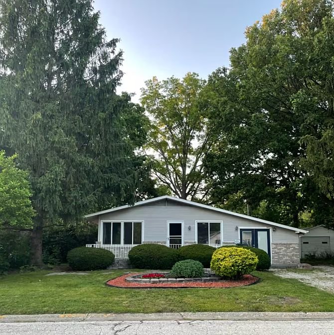 Urbana House: 902 E Burkwood Dr,