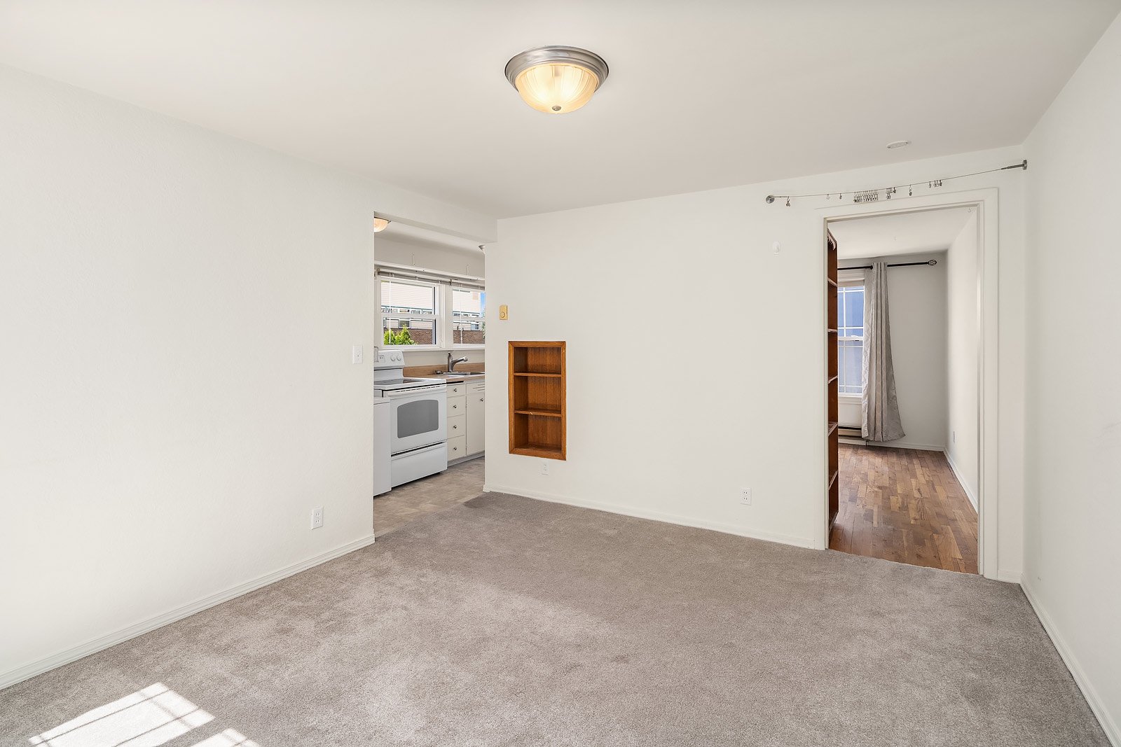 Seattle Apartment: 5444 Kirkwood Pl N