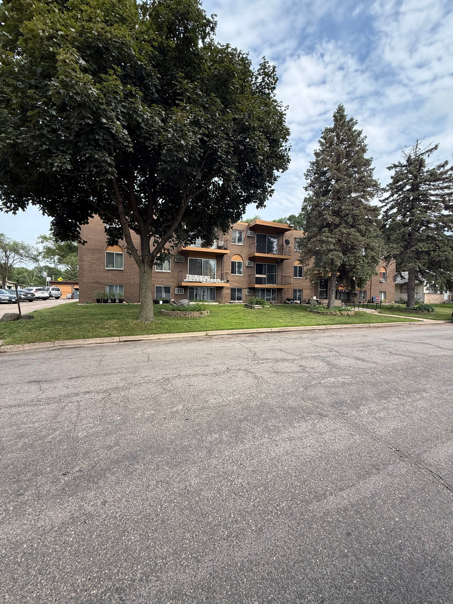 Saint Paul Apartment: 1676 English Street