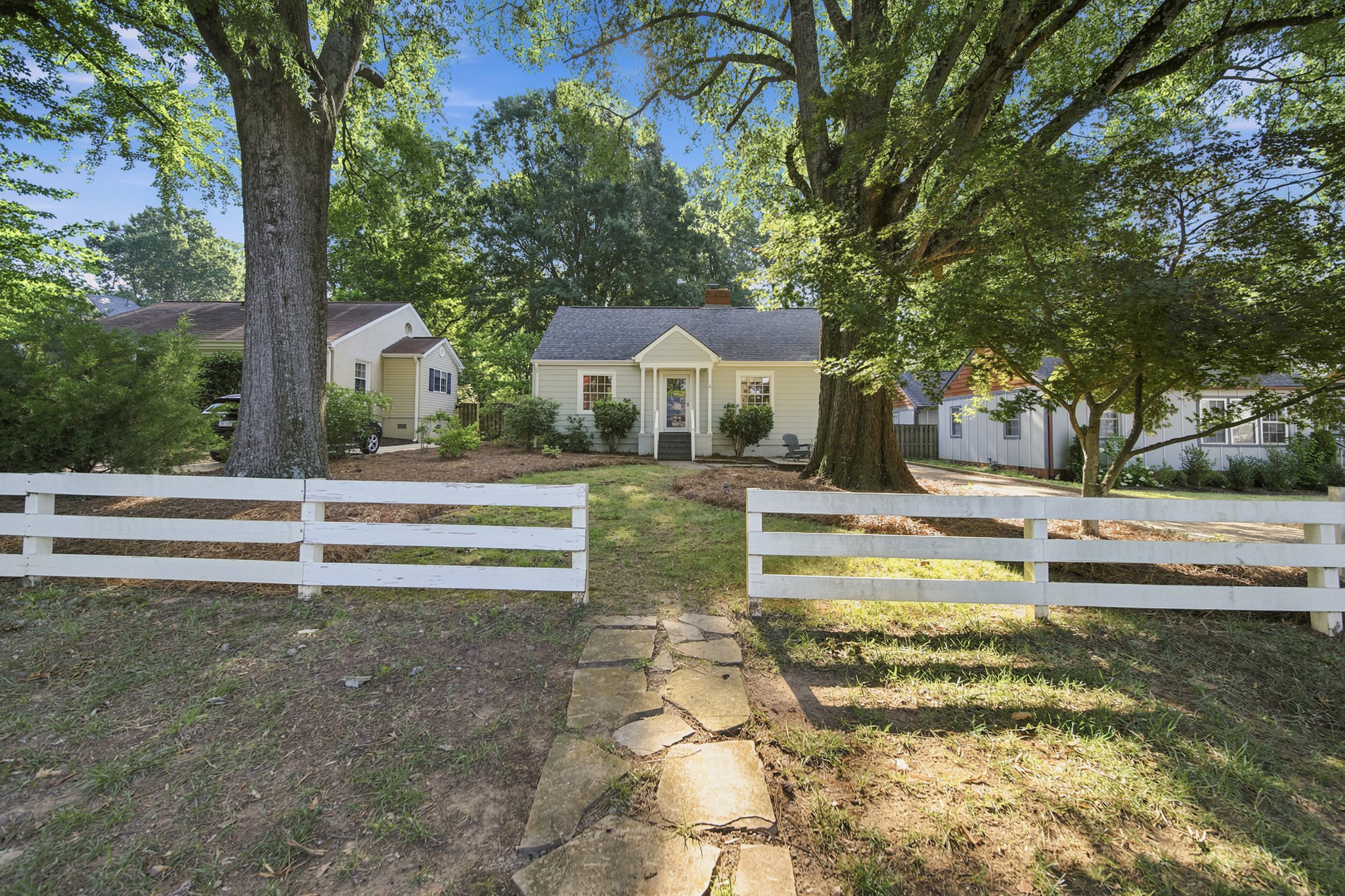 Charlotte House: 1424 Lyon Ct