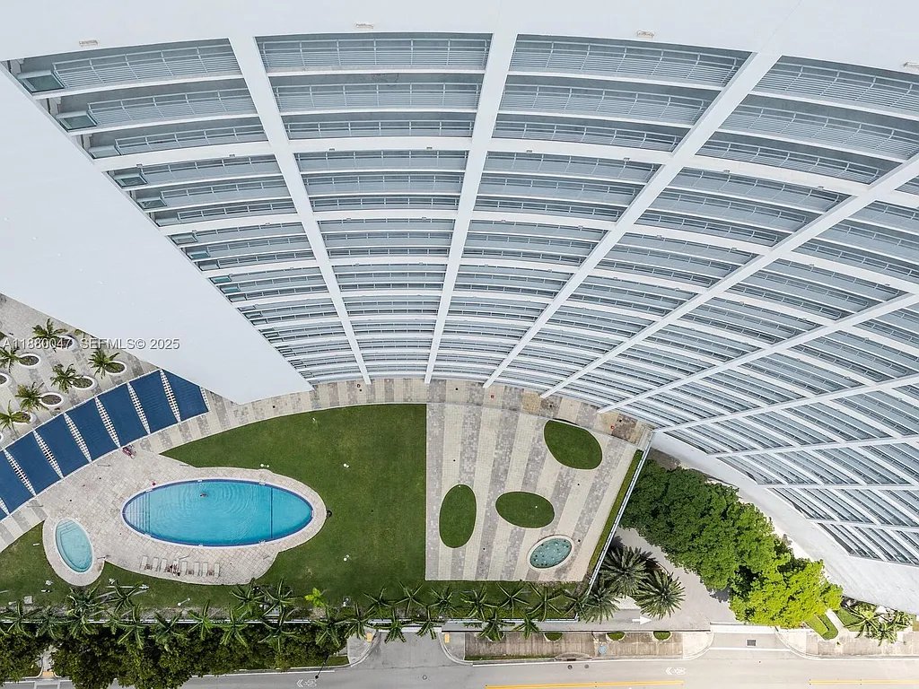 miami House: 601 NE 36th St