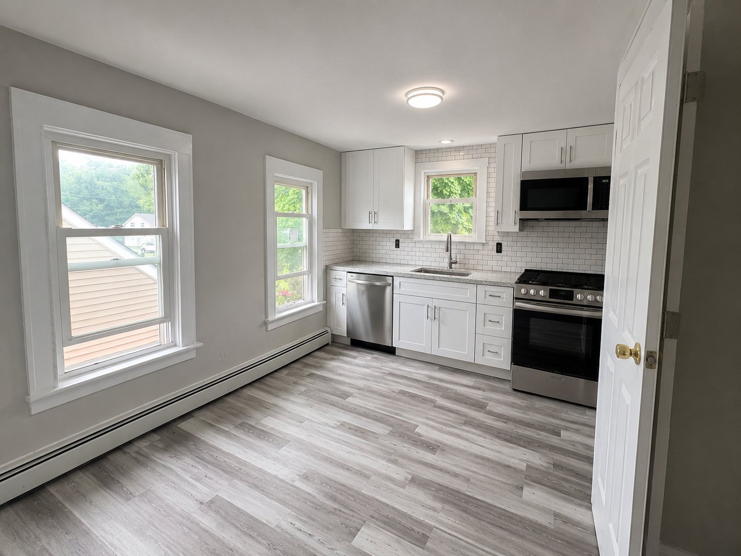Coventry Apartment: 521 Washington St