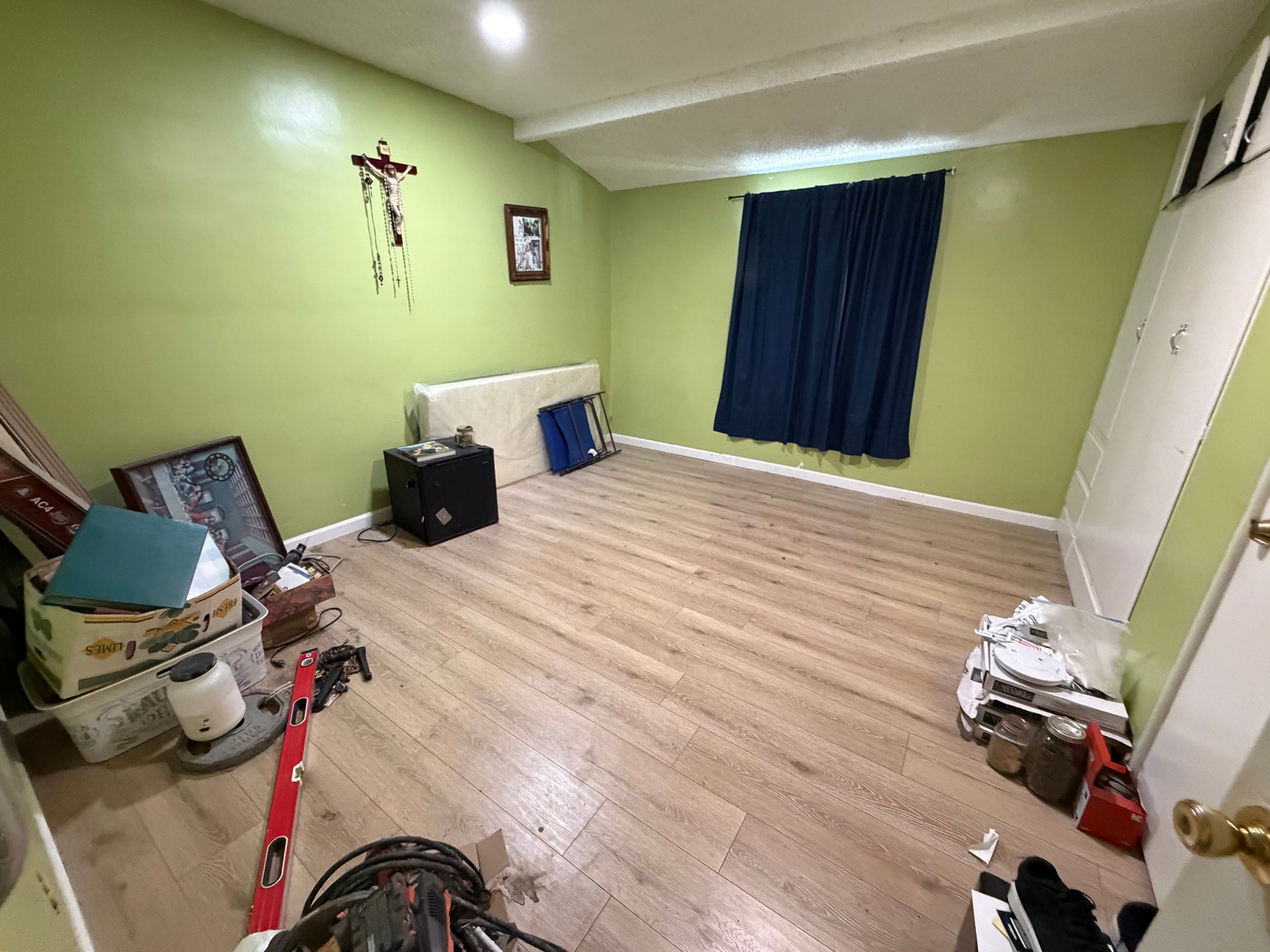 San Fernando Single Room: 750 Hagar St