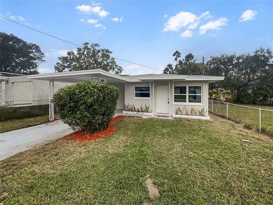 Clearwater House: 1162 La Salle St