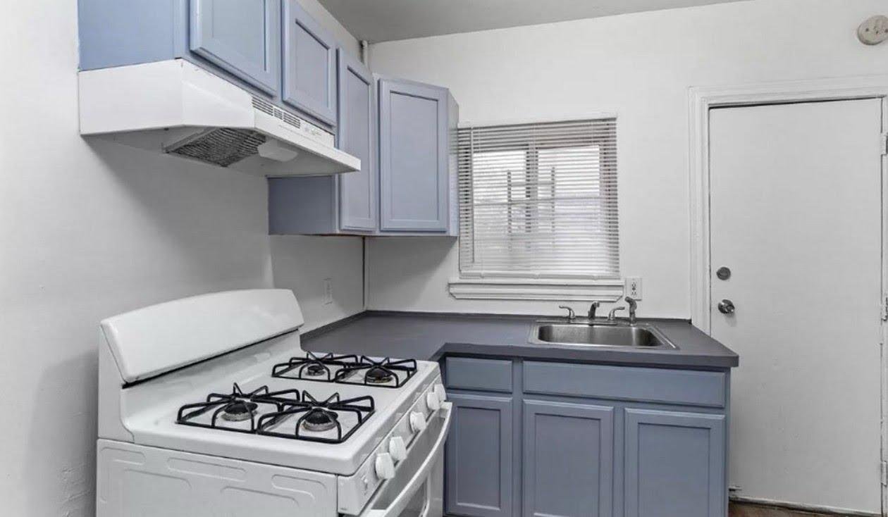 Philadelphia House: 1832 N Bailey St