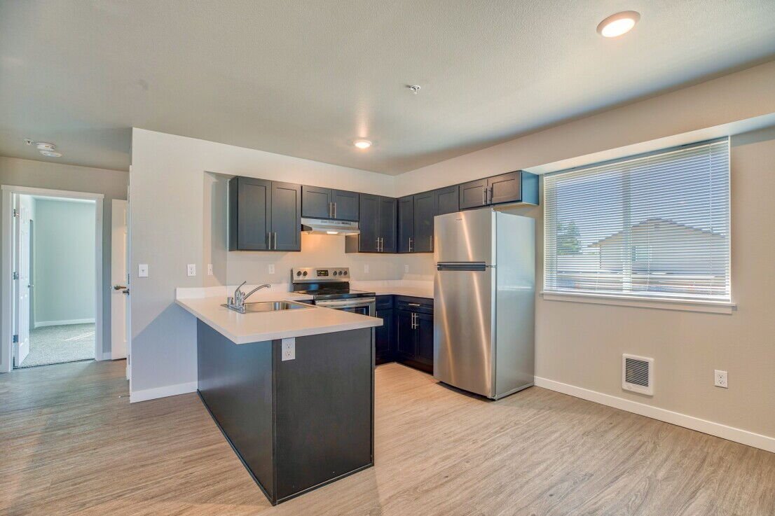 Edgewood Apartment: 2818 Meridian Ave E